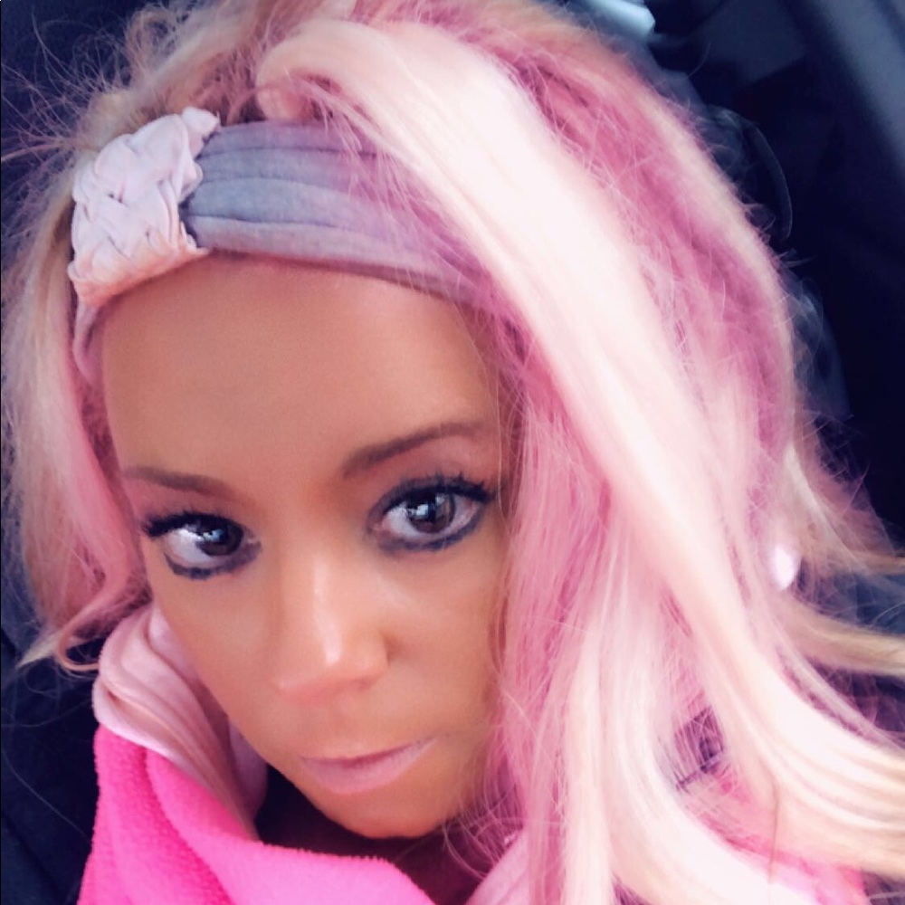 Meet your Posher, Dina